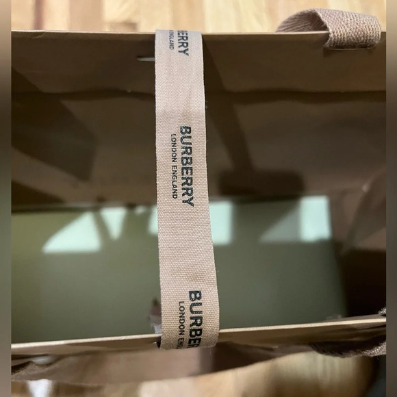 Authentic Burberry London England Shopping Bag Large 16.5” x 12”x 5” - Picture 3 of 6